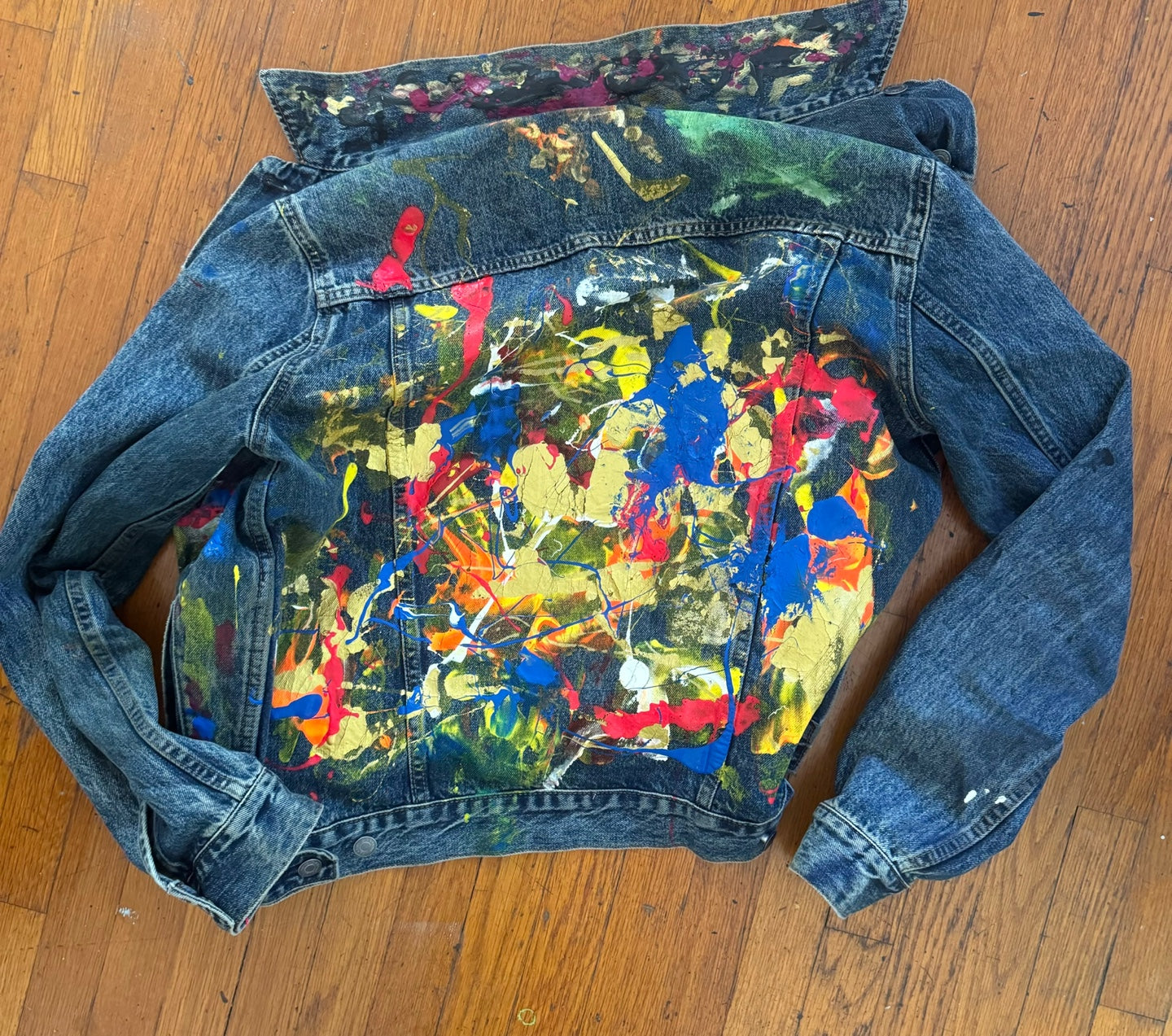 [OPEN] DIY Upcycling Workshop - Abstract Painting on Clothes